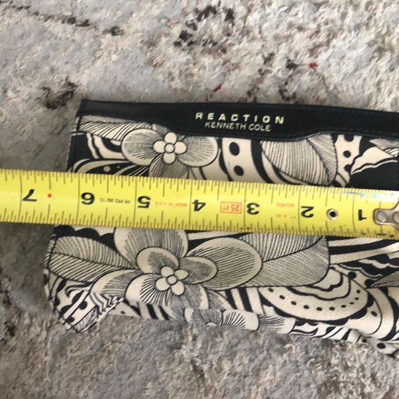 REACTION KENNETH COLE 5 PCS COSMETIC AND JEWELRY BAGS - Picture 13 of 15